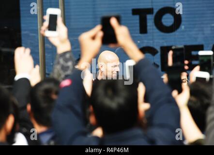Hangzhou, Hangzhou, Cina. 28 Nov, 2018. Hangzhou, Cina-leggenda del calcio Zinedine Zidane mostra in un evento promozionale di un marchio sportivo in Hangzhou, nella provincia di Zhejiang. Credito: SIPA Asia/ZUMA filo/Alamy Live News Foto Stock
