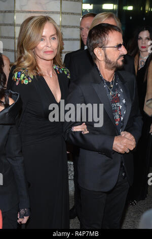 New York, Stati Uniti d'America. 27 Nov 2018. Barbara Bach e Ringo Starr frequentare l'UNICEF USA annuale xiv il simbolo del fiocco di neve palla al Cipriani Wall Street nel novembre 27, 2018 a New York City. Credito: Erik Pendzich/Alamy Live News Foto Stock