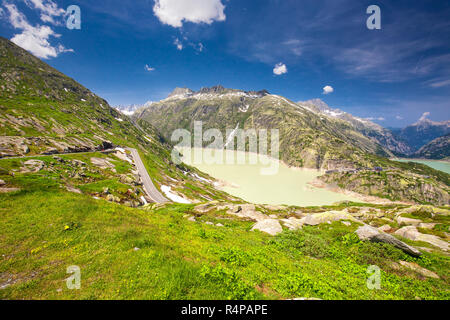 Il Passo del Grimsel, Svizzera, Europa. Passo del Grimsel è un passo di montagna in Svizzera, attraversando le Alpi bernesi Foto Stock