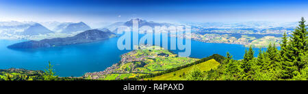 Bellissima vista sul lago di Lucerna (Vierwaldstattersee ) e il Monte Pilatus dalla Rigi, alpi svizzere, la Svizzera centrale Foto Stock