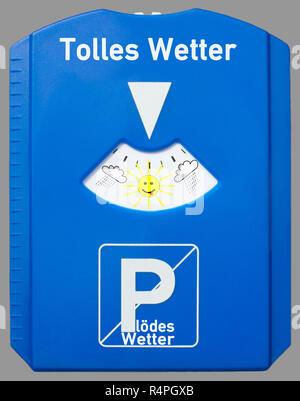 Un disco di parcheggio con del testo grande meteo e plÃ¶des meteo libera su grigio di un disco di parcheggio con del testo grande meteo e plÃ¶des meteo rilasciato su grigio Foto Stock