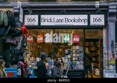 La Brick Lane Bookshop nella zona est di Londra Foto Stock