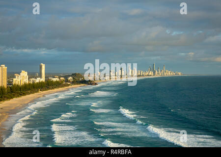 Vista di Burleigh teste e Surfers paradise sulla Costa d'Oro,Queensland, Australia Foto Stock