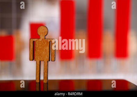 Piccolo giocattolo di legno figura spiccano Foto Stock