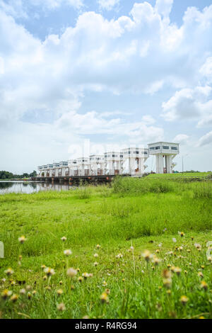 Prasit Uthokwipat floodgate in Pak Phanang, Nakhon Si Thammarat, Thailandia. Foto Stock