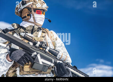 In inverno le montagne artiche warfare Foto Stock