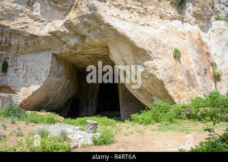 La Grotta dei Cordari dei nel Parco Archeologico della Neapolis a Siracusa, Sicilia, Italia Foto Stock