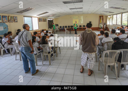 Una piccola scuola di ecuadoriani nella provincia di El Oro dell Ecuador. Foto Stock