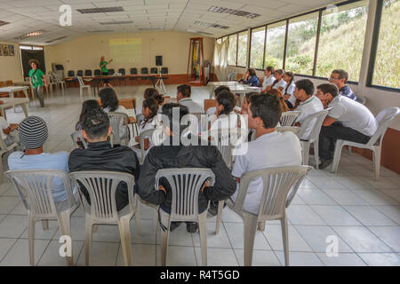 Una piccola scuola di ecuadoriani nella provincia di El Oro dell Ecuador. Foto Stock