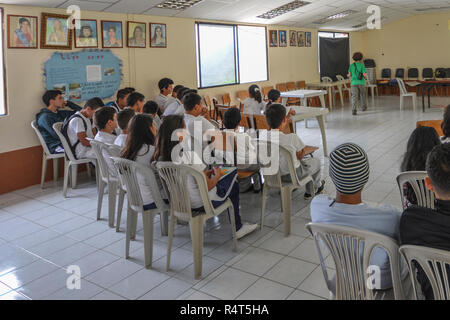 Una piccola scuola di ecuadoriani nella provincia di El Oro dell Ecuador. Foto Stock