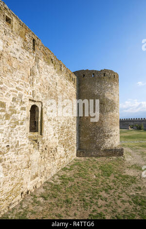 Muraglia difensiva e la torre della Fortezza Akkerman o White Rock fortezza, Belgorod-Dnestrovskiy, Oblast di Odessa, Ucraina Foto Stock