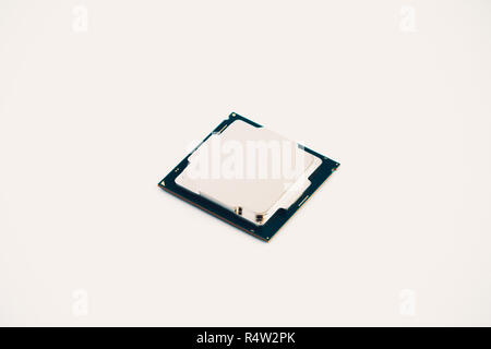 Ingegneria informatica processore microprocessore isolati su sfondo bianco. Foto Stock