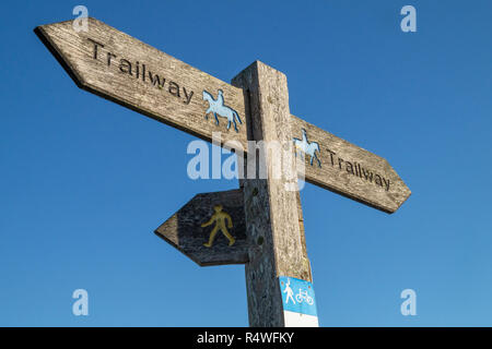 A nord del Dorset Trailway segno Shillingstone vicino stazione ferroviaria Foto Stock