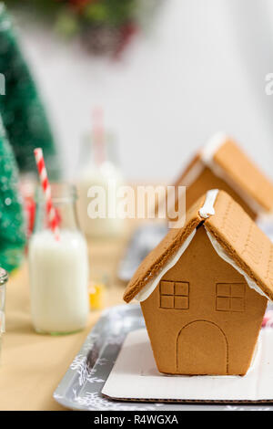 Close up Gingerbread case a kids craft festa di Natale. Foto Stock