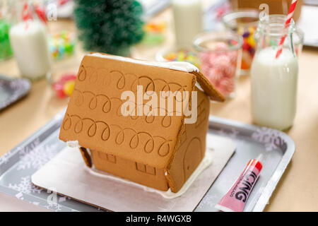 Close up Gingerbread case a kids craft festa di Natale. Foto Stock