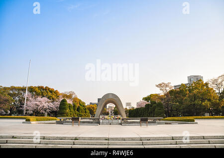 Hiroshima Peace Memorial garden vicino a cupola della bomba atomica Foto Stock