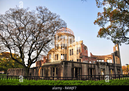 La cupola atomica, ex Hiroshima Promozione Industriale Hall, distrutta da la prima bomba atomica in guerra Foto Stock