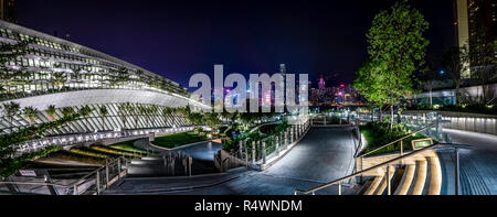 West Kowloon, Hong Kong - 9 Ottobre 2018 : Hong Kong Kowloon Ovest della Stazione Ferroviaria di notte. È il capolinea della RAS di Hong Kong sezione di Gua Foto Stock