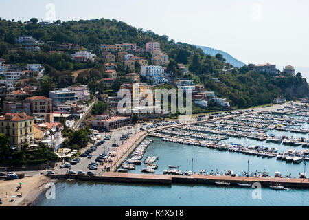 Campania, Agropoli, Costiera Cilentana, Italia - Luglio 25, 2018: porto di Agropoli, costa del Cilento, Salerno, Italia. Foto Stock