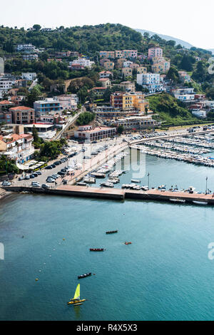 Campania, Agropoli, Costiera Cilentana, Italia - Luglio 25, 2018: porto di Agropoli, costa del Cilento, Salerno, Italia. Foto Stock