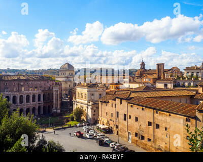 Il Teatro di Marcello e la Grande Sinagoga di Roma dal Campidoglio - Roma, Italia Foto Stock