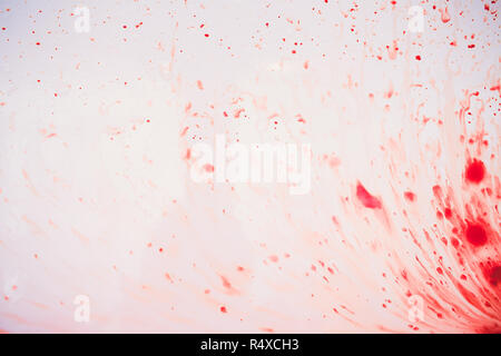 Il sangue nel bacino,il sangue e il lavandino in bagno,concetto sangue e vasca in bagno. Foto Stock