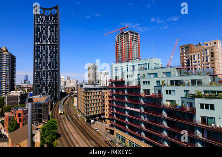 Edifici alti a Elephant e Castle, Southwark, visto da Kennington, Londra, Inghilterra. Gli strati SE1, Foto Stock