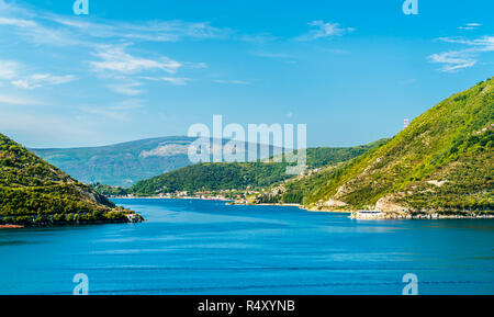 Vista della Baia di Kotor in Montenegro Foto Stock