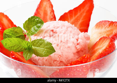 Gelato alla fragola gelato Foto Stock