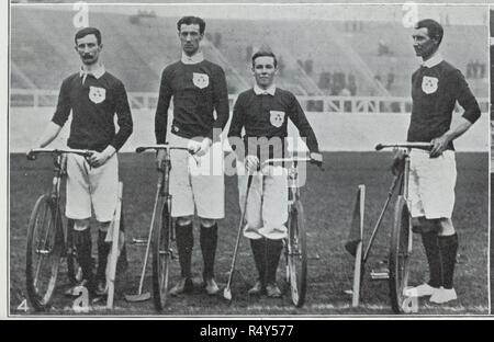 Hamilton Oswald. Alfred Oswald. R. McCreedy. O. Sealy. La bicicletta irlandese polo Associazione vincere il ciclo partita di polo. Illustrato Sporting & drammatiche notizie. Il 18 luglio 1908. Fotografia da un quotidiano in 1908 in occasione dei Giochi Olimpici di Londra. Fonte: illustrato Sporting & drammatiche notizie, pagina 803 dettaglio. Lingua: Inglese. Foto Stock