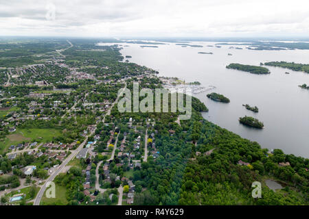 Vista aerea di Gananoque in Ontario, Canada. La città è visto come un gateway per le Mille Isole regione, sul confine di Stati Uniti e Canada. Foto Stock