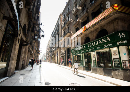 Gelateria in strada a Barcellona Carrer de Jaume I Foto Stock