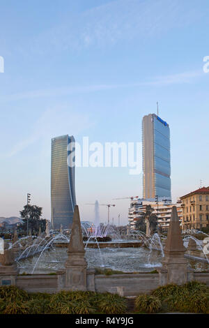 La moderna architettura del quartiere Citylife, da Giulio Cesare square, a Milano, Italia Foto Stock