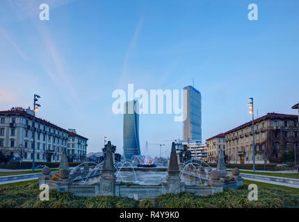 La moderna architettura del quartiere Citylife, da Giulio Cesare square, a Milano, Italia Foto Stock