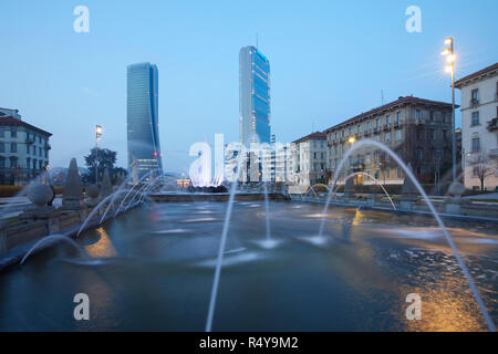 La moderna architettura del quartiere Citylife, da Giulio Cesare square, a Milano, Italia Foto Stock