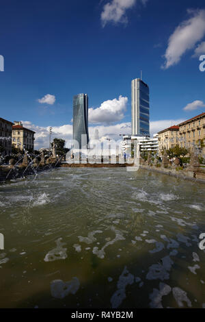 La moderna architettura del quartiere Citylife, da Giulio Cesare square, a Milano, Italia Foto Stock