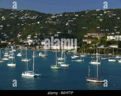 San Tommaso, Isole Vergini. 13 gen 2009. Barche a vela riempire la Charlotte Amalie Porto di San Tommaso, Isole Vergini, una popolare destinazione turistica. Credito: Arnold Drapkin/ZUMA filo/Alamy Live News Foto Stock