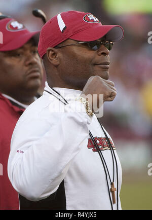 San Francisco, California, Stati Uniti d'America. 29 Nov 2009. 49ers allenatore Mike Singletary Domenica, 29 novembre 2009 a Candlestick Park di San Francisco, California. Il 49ers sconfitto i giaguari 20-3. Credito: Al di Golub/ZUMA filo/Alamy Live News Foto Stock