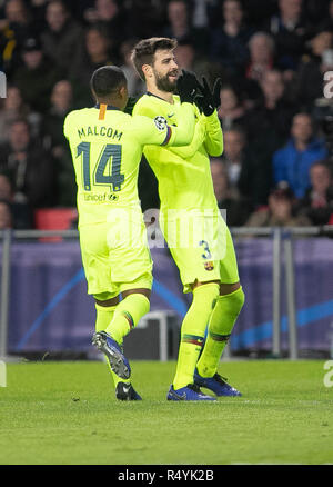 Eindhoven, Paesi Bassi. Il 28 novembre 2018. Obiettivo Célébration Gérard Piqué e Nelson Semedo (FC Barcelona) durante la UEFA Champions League, gruppo B partita di calcio tra PSV Eindhoven e FC Barcellona il 28 novembre 2018 al Philips Stadion di Eindhoven, Paesi Bassi Credito: Laurent Lairys/Agence Locevaphotos/Alamy Live News Foto Stock