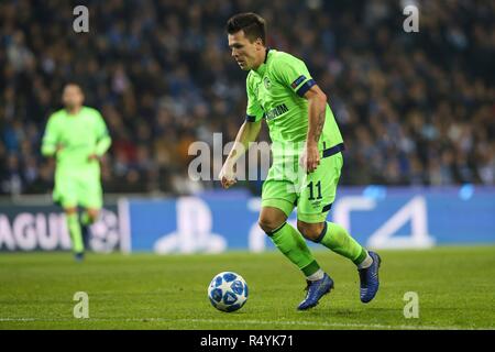 Spese di affrancatura, Portogallo. 28 Nov, 2018. firo: 28.11.2018, calcio, Champions League, stagione 2018/2019, fase di gruppo, FC Porto - Schalke 04 Yevhen Konoplyanka, singola azione | Utilizzo di credito in tutto il mondo: dpa/Alamy Live News Foto Stock