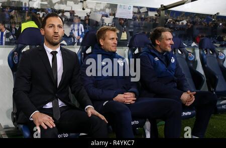 Spese di affrancatura, Portogallo. 28 Nov, 2018. firo: 28.11.2018, calcio, Champions League, stagione 2018/2019, fase di gruppo, FC Porto - Schalke 04 coach Domenico Tedesco e PEter Pechtold | Utilizzo di credito in tutto il mondo: dpa/Alamy Live News Foto Stock