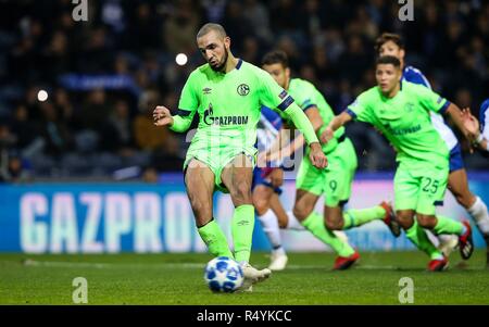 Spese di affrancatura, Portogallo. 28 Nov, 2018. firo: 28.11.2018, calcio, Champions League, stagione 2018/2019, fase di gruppo, FC Porto - Schalke 04 Nabil BENTALEB, Schalke dopo obiettivo, pena obiettivo | Utilizzo di credito in tutto il mondo: dpa/Alamy Live News Foto Stock