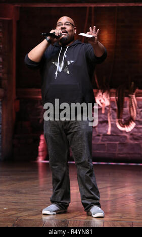 James Monroe Iglehart durante la Fondazione Rockefeller e il Gilder Lehrman Institute of American History sponsorizzato studente di scuola superiore #eduHam matinée prestazioni di 'Hamilton' Q & A al Richard Rodgers Theatre nel novembre 28, 2018 a New York City. Credito: Walter McBrde/MediaPunch Foto Stock