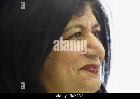 Ostrava, Repubblica Ceca. 28 Nov, 2018. Assistente sociale Elena Gorolova Sorrisi durante una intervista per la Repubblica ceca News Agency (CTK) in Ostrava, Repubblica Ceca, il 28 novembre 2018. Gorolova è stato chiamato su un annuale BBC elenco di 100 ispiratrici e influenti donne. Credito: Jaroslav Ozana/CTK foto/Alamy Live News Foto Stock