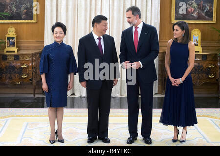 Madrid, Spanien. 27 Nov, 2018. Xi Jinping con moglie Peng Liyuan, Felipe VI. dalla Spagna, Letizia di Spagna presso la reception per il presidente cinese nel Palacio de la Zarzuela. Madrid, 27.11.2018 | Utilizzo di credito in tutto il mondo: dpa/Alamy Live News Foto Stock