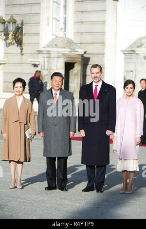 Madrid, Spanien. 28 Nov, 2018. Xi Jinping con moglie Peng Liyuan, re Felipe VI. della Spagna e la Regina Letizia di Spagna presso l'apertura ufficiale del Presidente cinese presso il Palacio Real. Madrid, 28.11.2018 | Utilizzo di credito in tutto il mondo: dpa/Alamy Live News Foto Stock