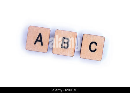 Le lettere ABC, farro con lettera in legno piastrelle. Foto Stock