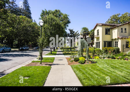 Il paesaggio nel Giardino di Rose di quartiere residenziale di San Jose, South San Francisco Bay Area, California Foto Stock