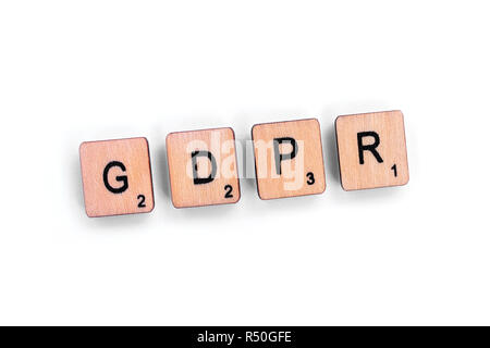 London, Regno Unito - 8 Luglio 2018: l'abbreviazione PILR - Dati generali Regolamento di protezione, farro con lettera in legno piastrelle su un semplice sfondo bianco. Foto Stock