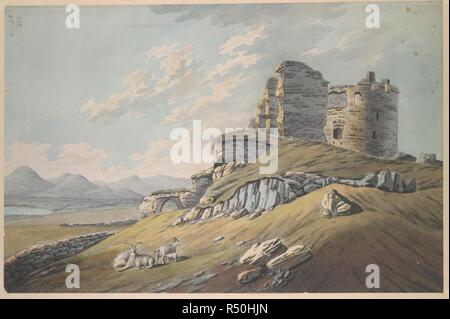Pecora su una collina rocciosa in primo piano; le rovine del castello di Dundrum sulla destra; i campi e di un corpo di acqua nella terra di mezzo; montagne in distanza. Il castello di Dundrum Co Down Irlanda da uno schizzo di Capt Grose. c. 1780-1790. Penna e inchiostro nero con acquarello. Fonte: Mappe K.Top.52.48.a. Foto Stock